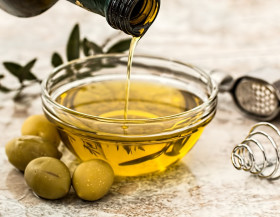 Španělský olivový olej nesmí chybět v letní kuchyni